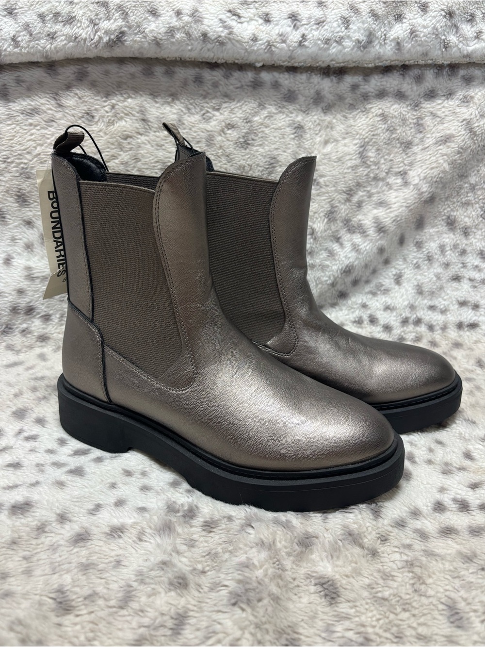 NO BOUNDARIES METALLIC CHELSEA BOOTS
